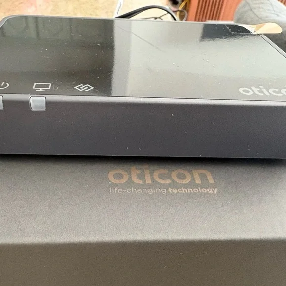 ICON Rechargeable Hearing Aids with Charger - Picture 3 of 5